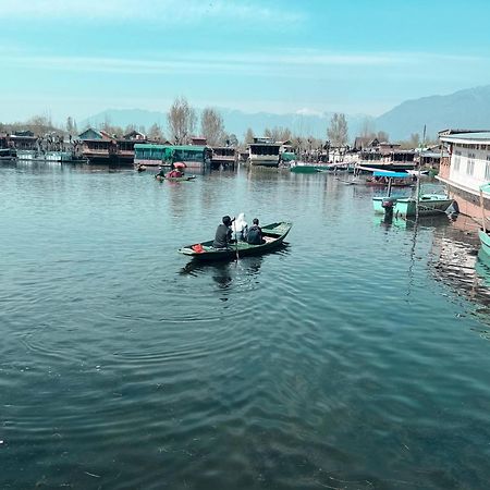 Hotel Pasadena Floating Houseboat Srīnagar Exterior foto