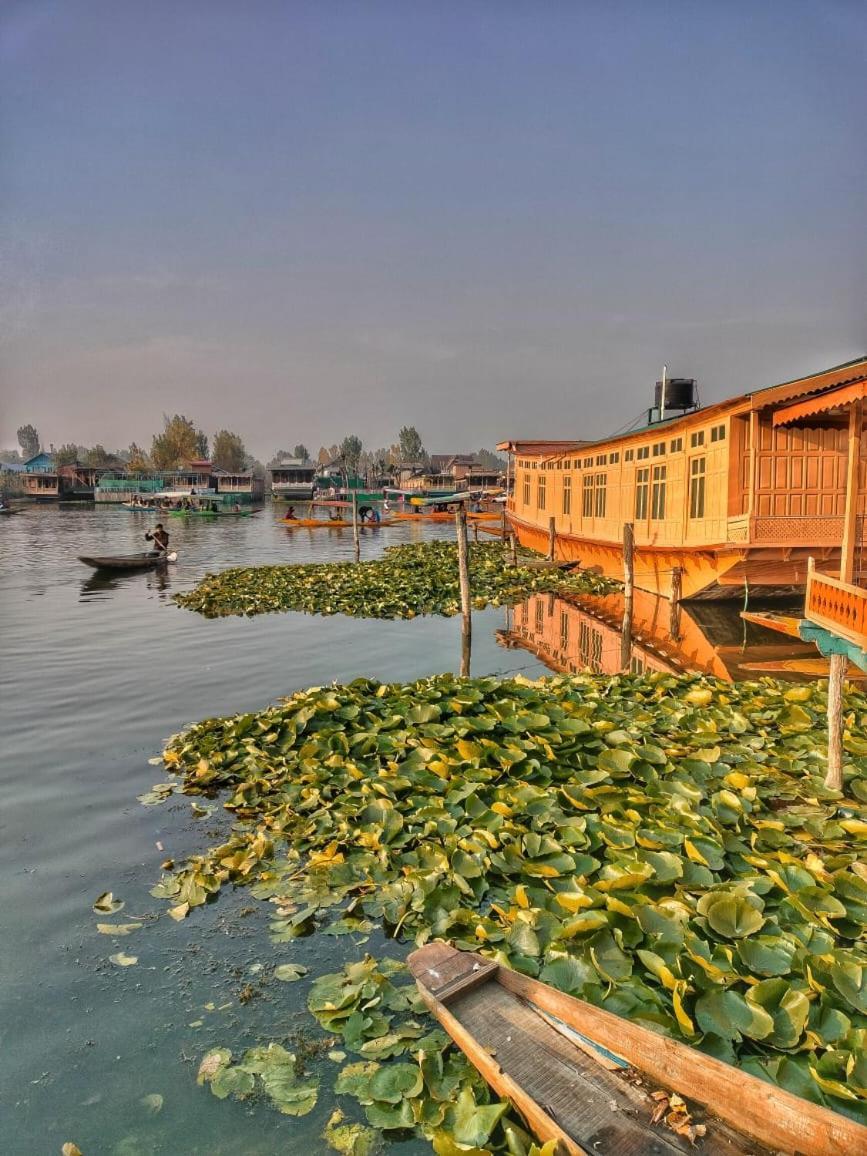 Hotel Pasadena Floating Houseboat Srīnagar Exterior foto
