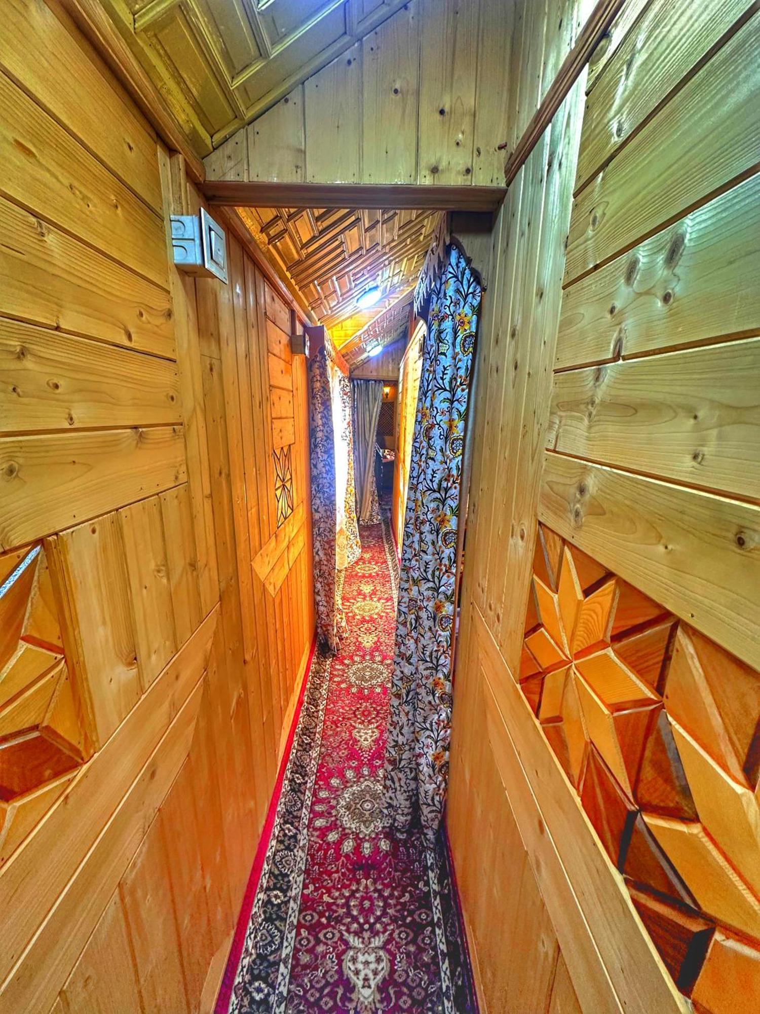 Hotel Pasadena Floating Houseboat Srīnagar Exterior foto