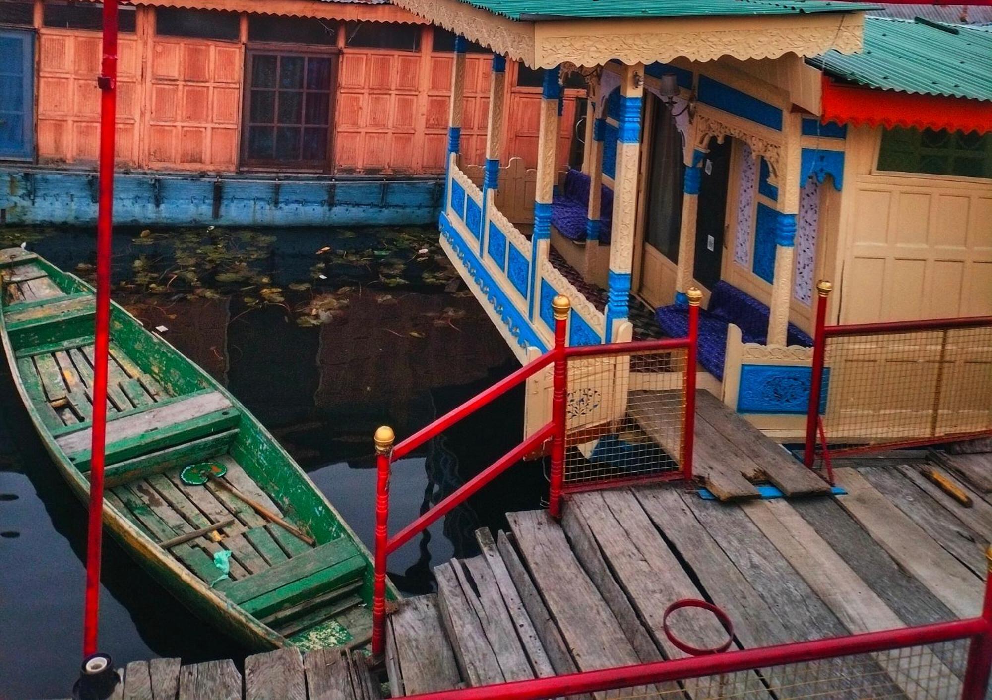 Hotel Pasadena Floating Houseboat Srīnagar Exterior foto
