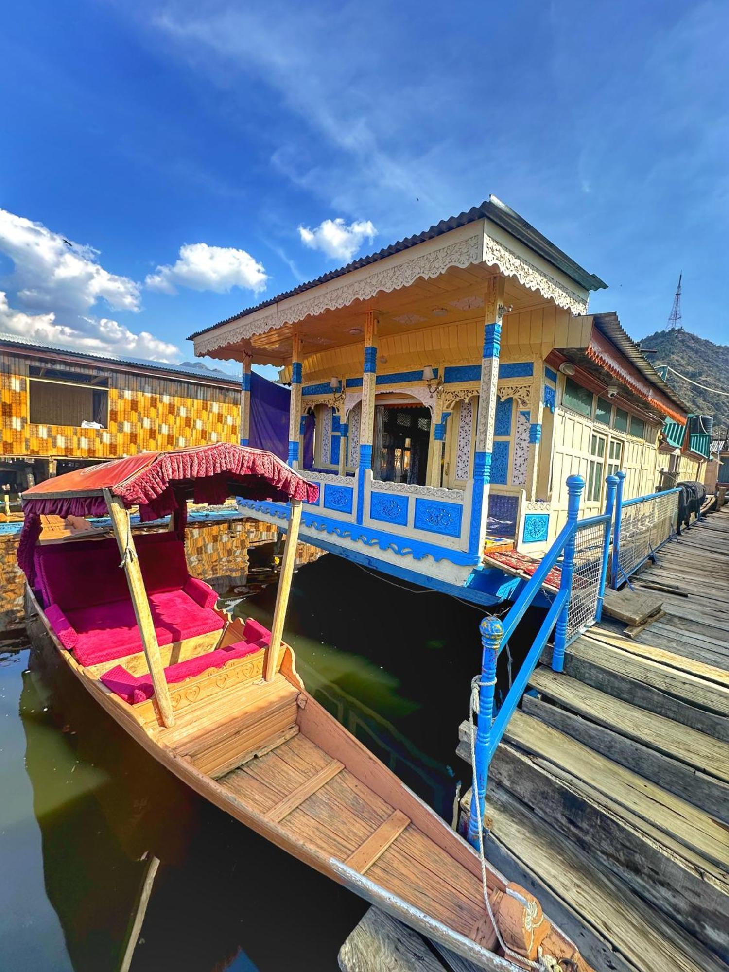 Hotel Pasadena Floating Houseboat Srīnagar Exterior foto