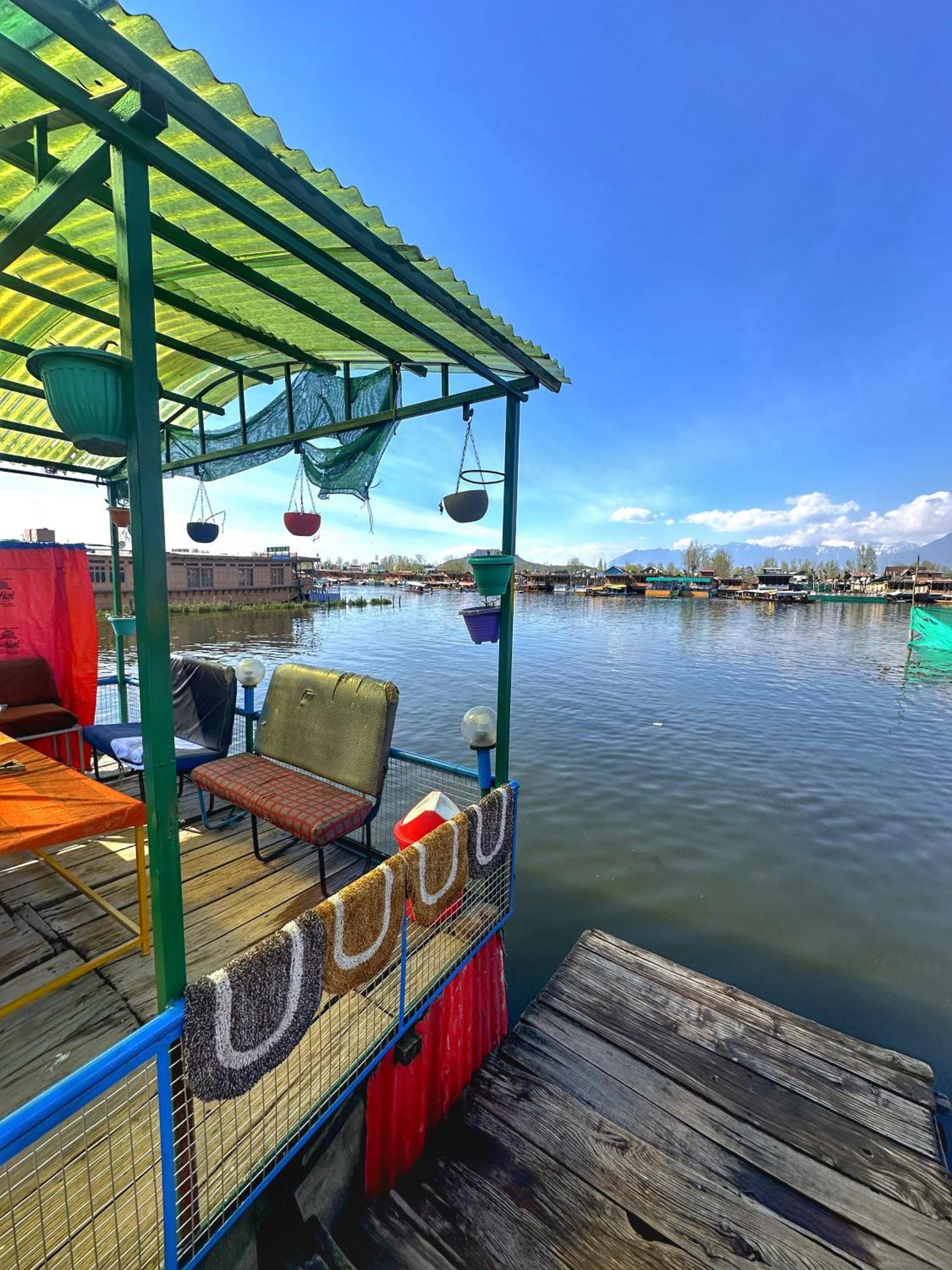 Hotel Pasadena Floating Houseboat Srīnagar Exterior foto