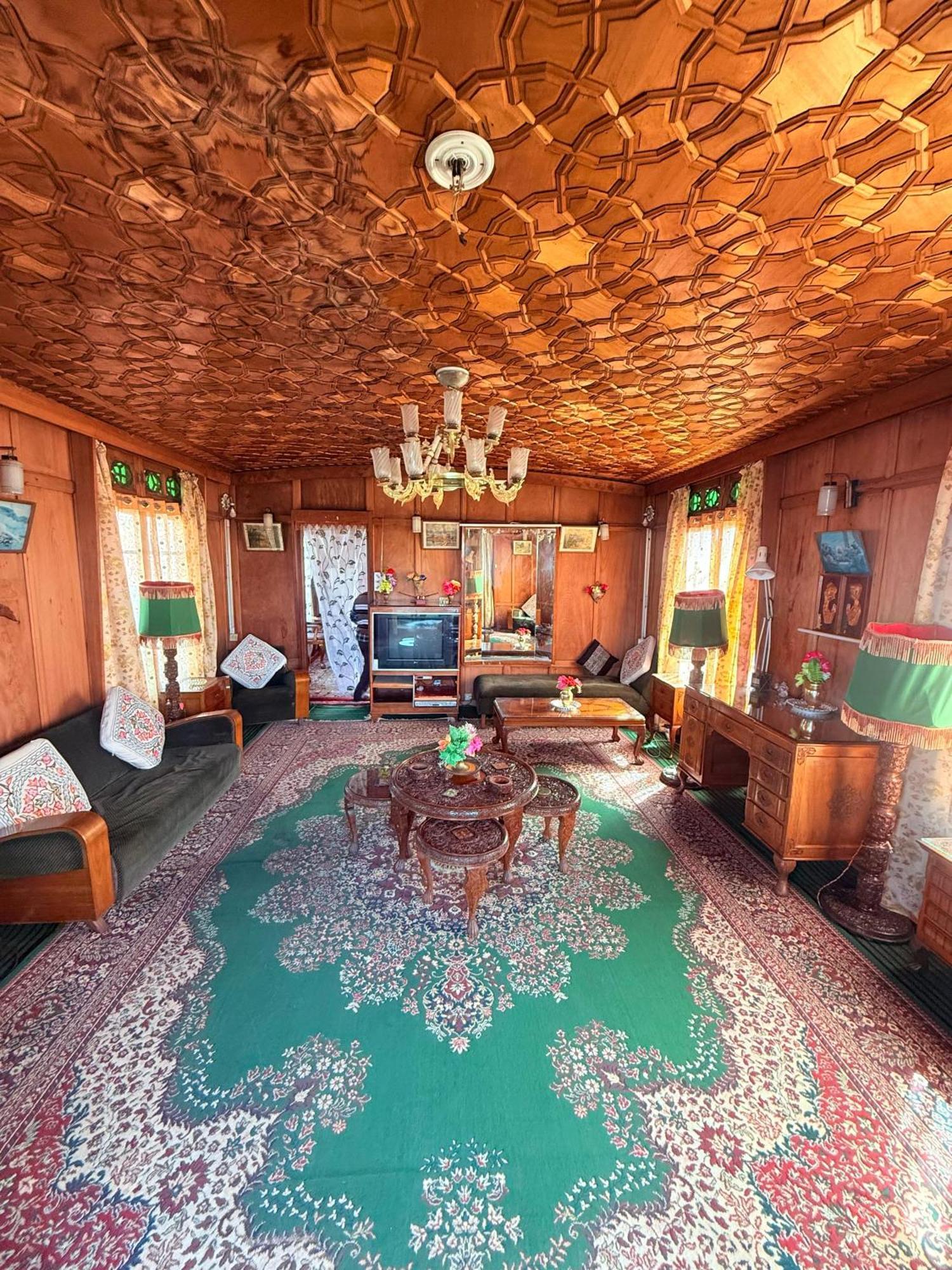 Hotel Pasadena Floating Houseboat Srīnagar Exterior foto