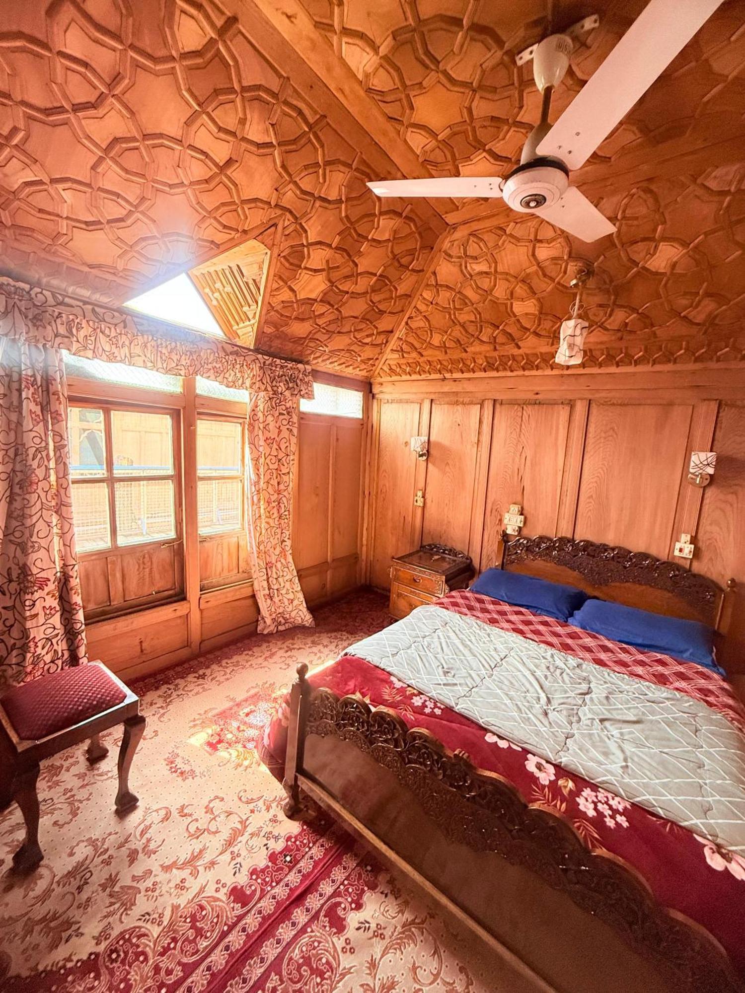 Hotel Pasadena Floating Houseboat Srīnagar Exterior foto